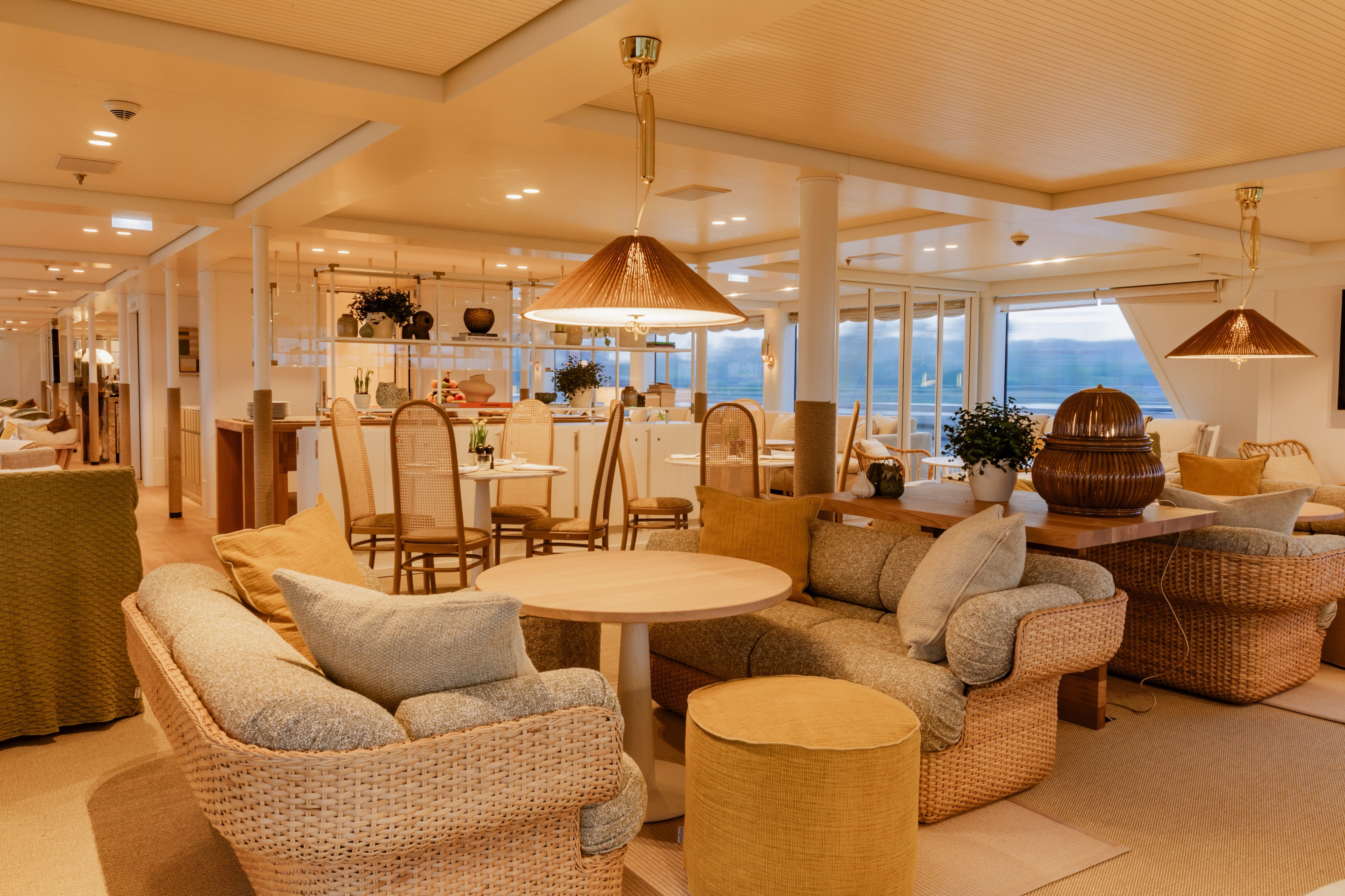 APT Solara - The Salon